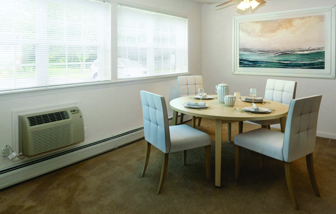 Apartments in Bohemia, NY Heatherwood House at Oakdale